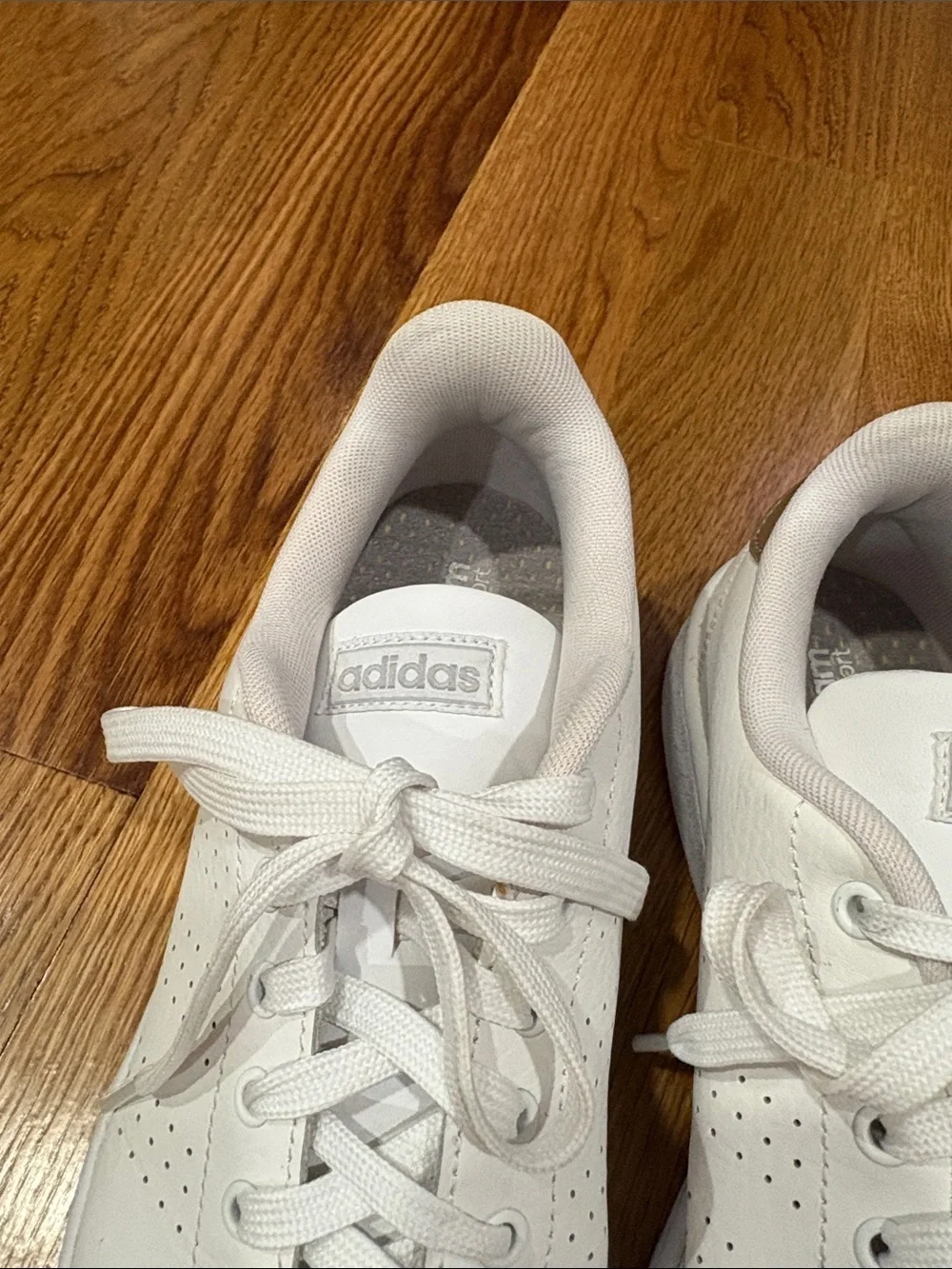 adidas women’s advantage 2.0 lace up White Sneakers cloud foam comfort 10